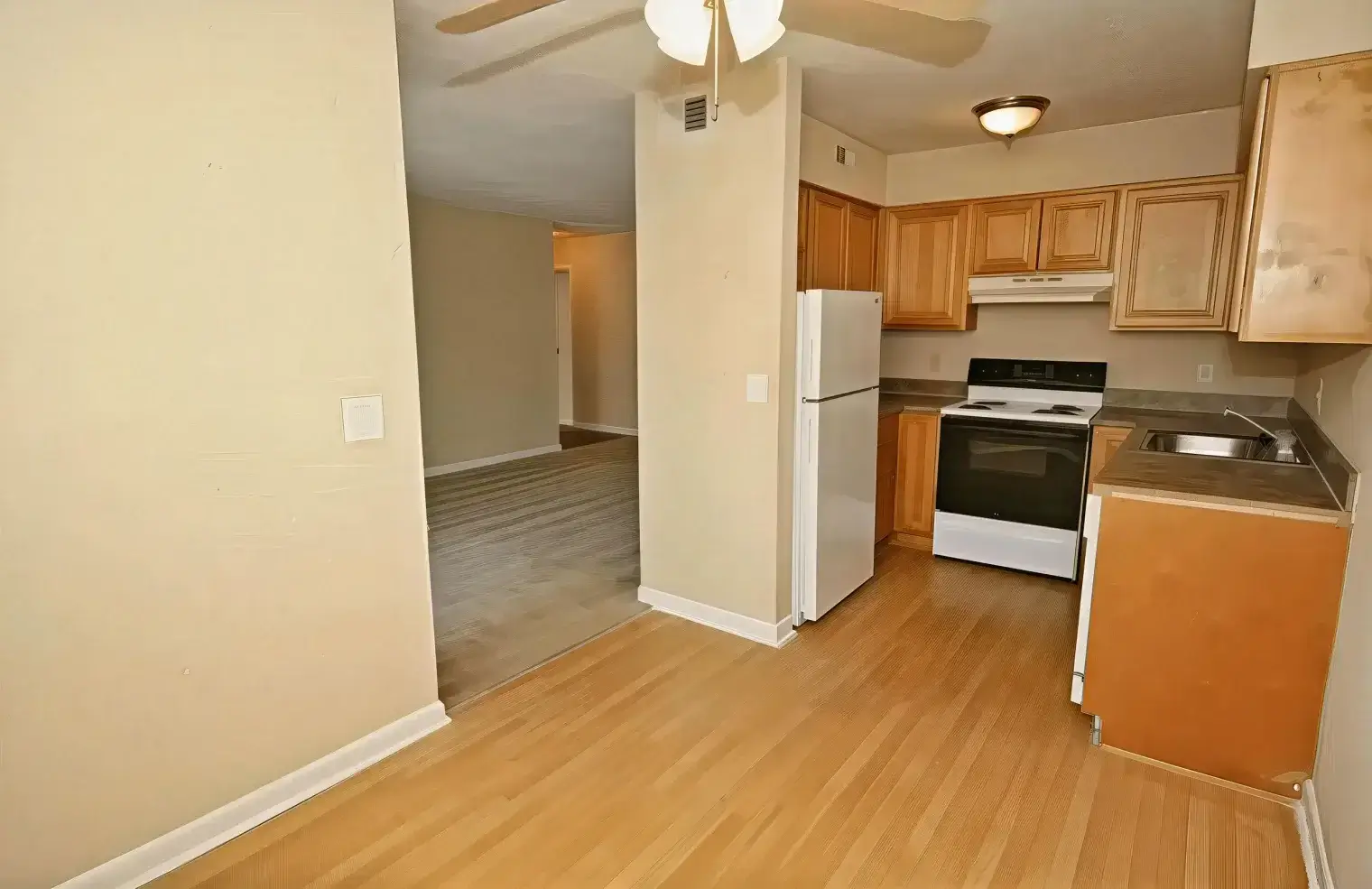 kitchen and dining spaces at Audubon Creek apartments norcross ga
