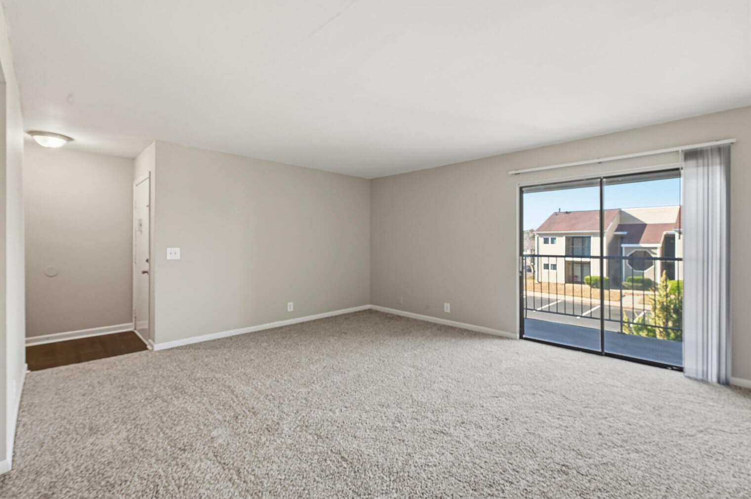 03 1111 amber dr norcross ga 30071 usa living room dsc 7375