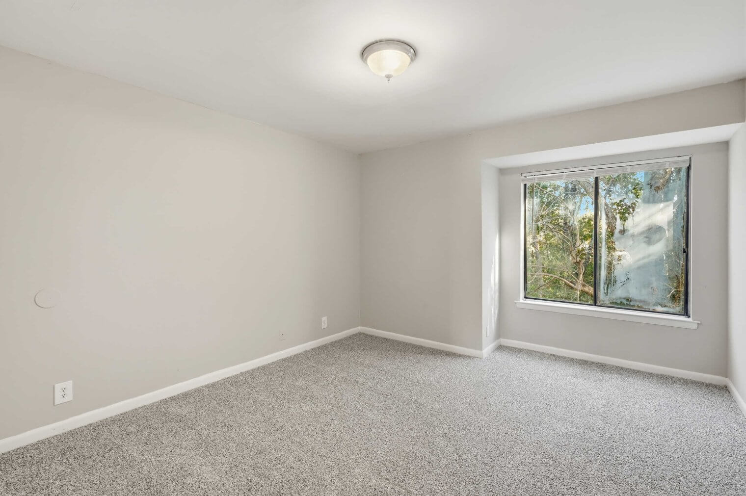 05 1111 amber dr norcross ga 30071 usa living room dsc 7387