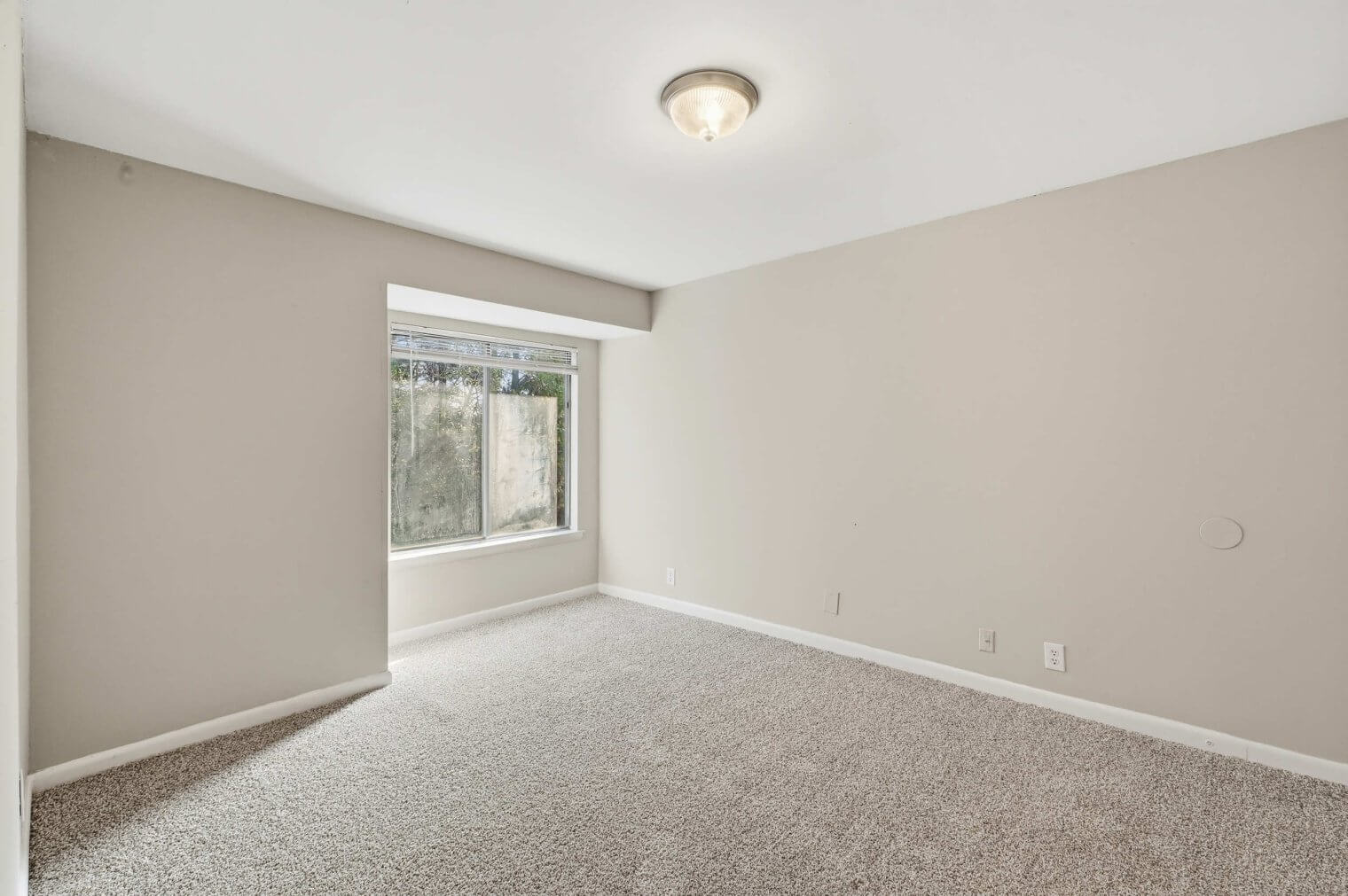 06 1111 amber dr norcross ga 30071 usa living room dsc 7401