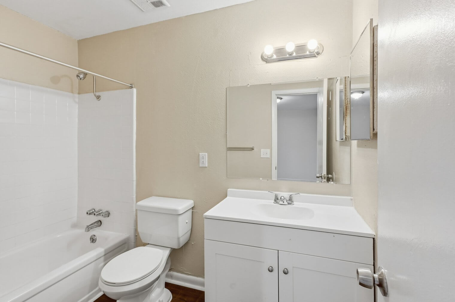 14 1111 amber dr norcross ga 30071 usa bathroom dsc 7396